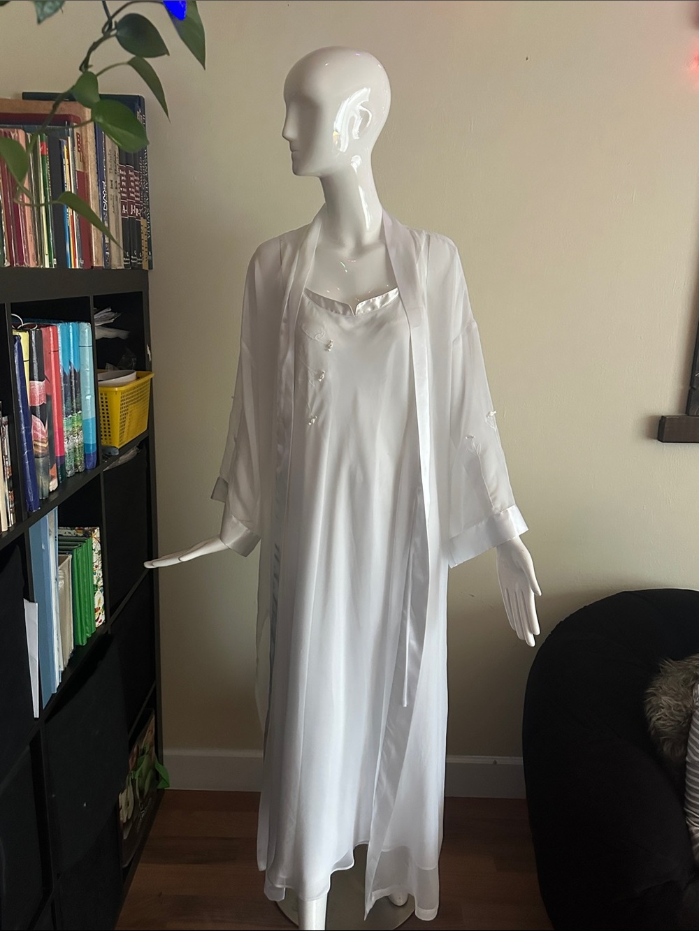 La Vie En Rose White Satin Chemise and Sheer Robe Set